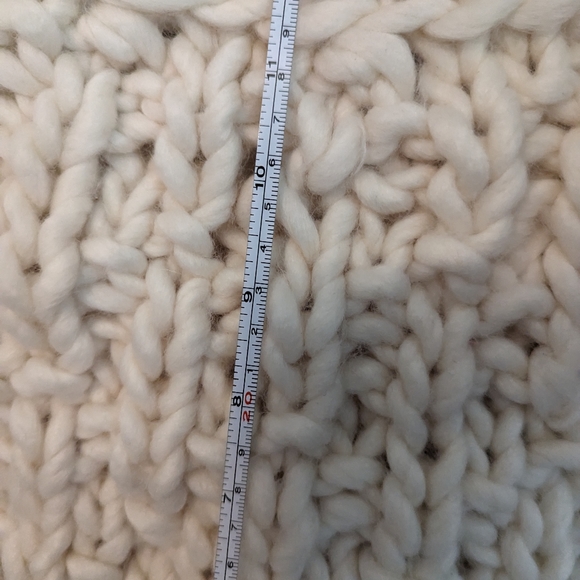 Hand knit crop top - Picture 7 of 10